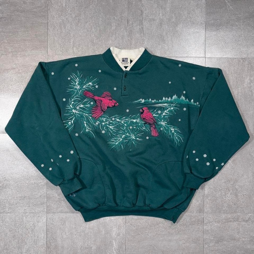 Beautiful vintage cardinal birds wrap around pullover sweater